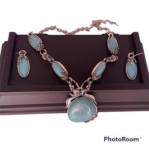 - NWT statement piece necklace & earrings, imitation, turquoise